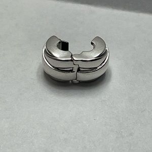 2 Authentic Pandora Polished Ribbons Clip Charm - never worn
